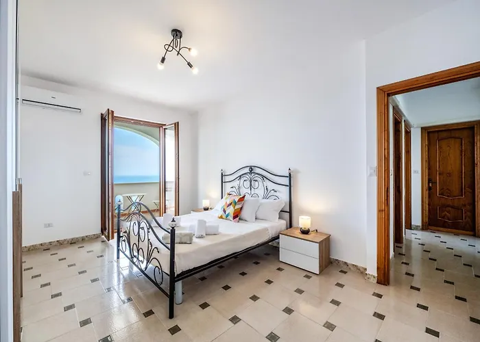 Rosy By Wonder Tour *