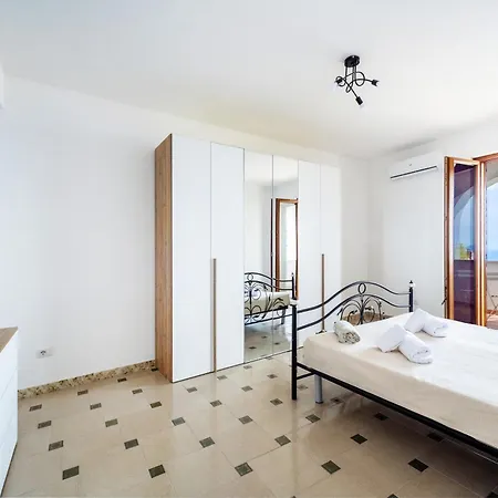 Rosy By Wonder Tour Dom wakacyjny