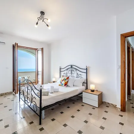 Rosy By Wonder Tour *